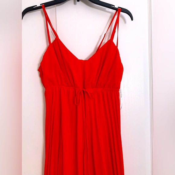 Long red formal gown - Picture 2 of 4